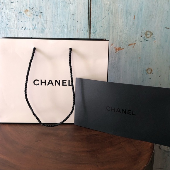 Bundle - CHANEL gift box & tote bag, plus black Chanel envelope for note or card - Picture 3 of 11